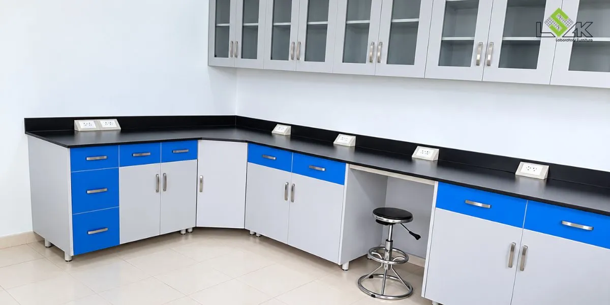 Bàn thí nghiệm áp tường tủ kín