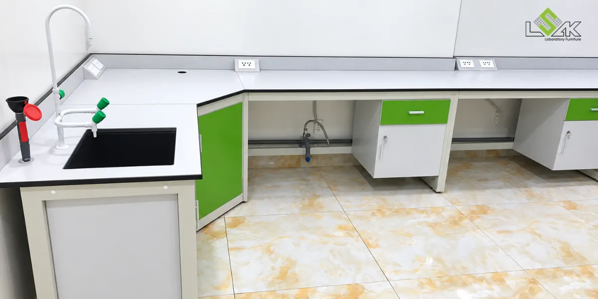 Lắp đặt hệ thống bàn thí nghiệm áp tường 
