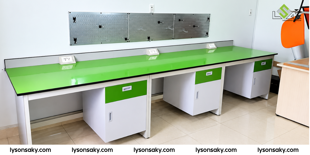 Bàn thí nghiệm áp tường lắp đặt tại Unitek - 1